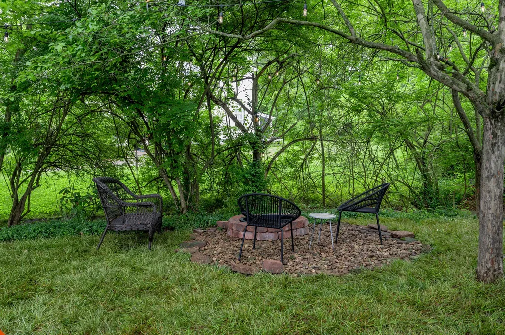 1070 Forest Lake Drive Lexington KY 40515