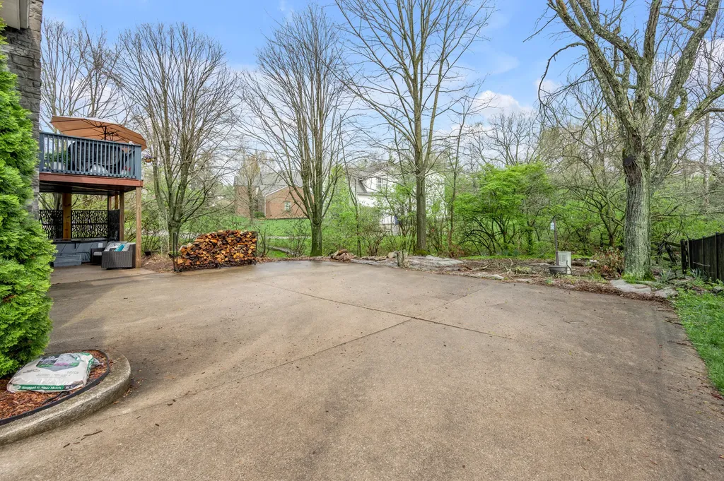 1070 Forest Lake Drive Lexington KY 40515
