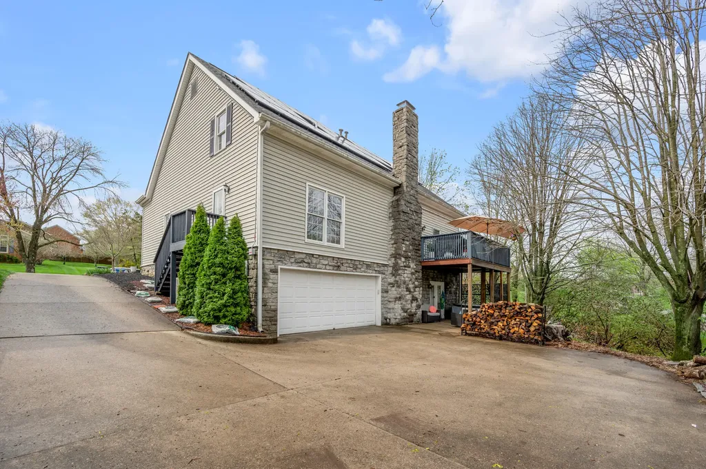 1070 Forest Lake Drive Lexington KY 40515
