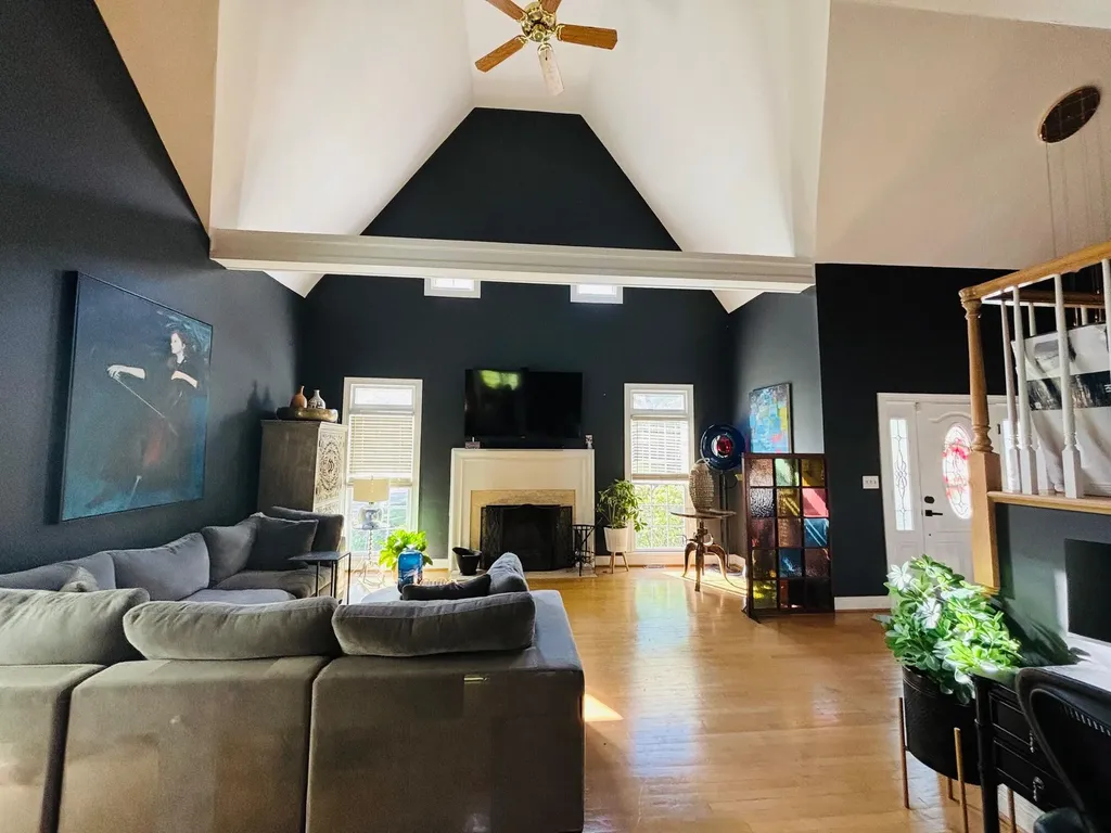 1070 Forest Lake Drive Lexington KY 40515