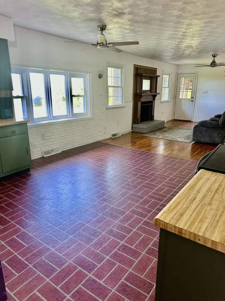 8650 Main Street Jeffersonville KY 40337