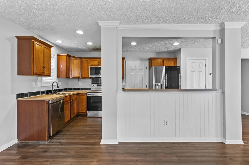 820 White Wood Flat Lexington KY 40511