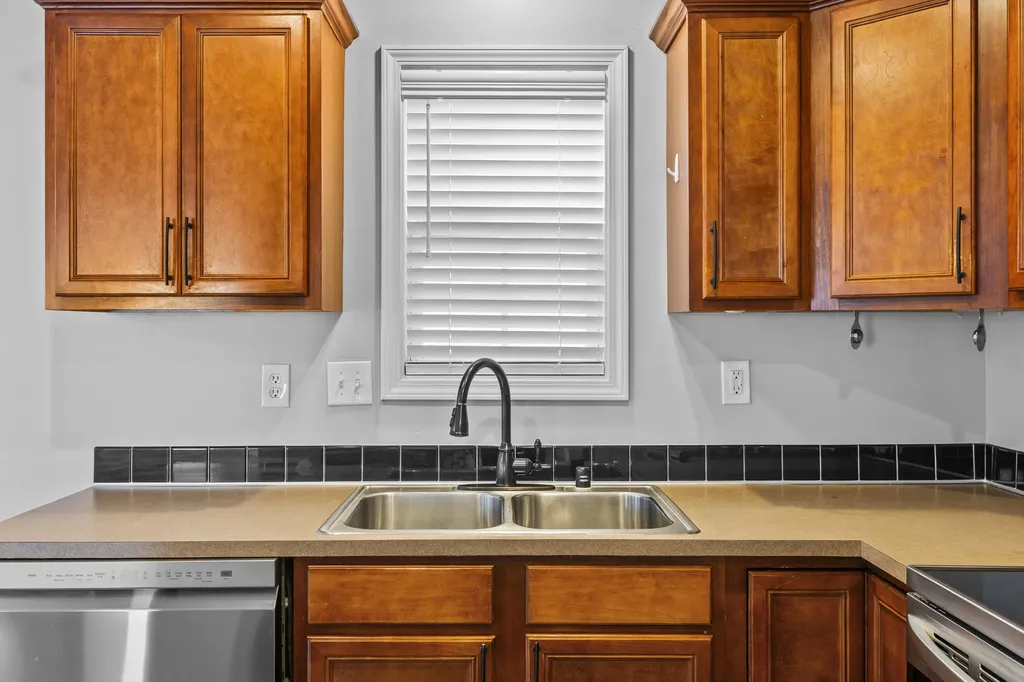 820 White Wood Flat Lexington KY 40511