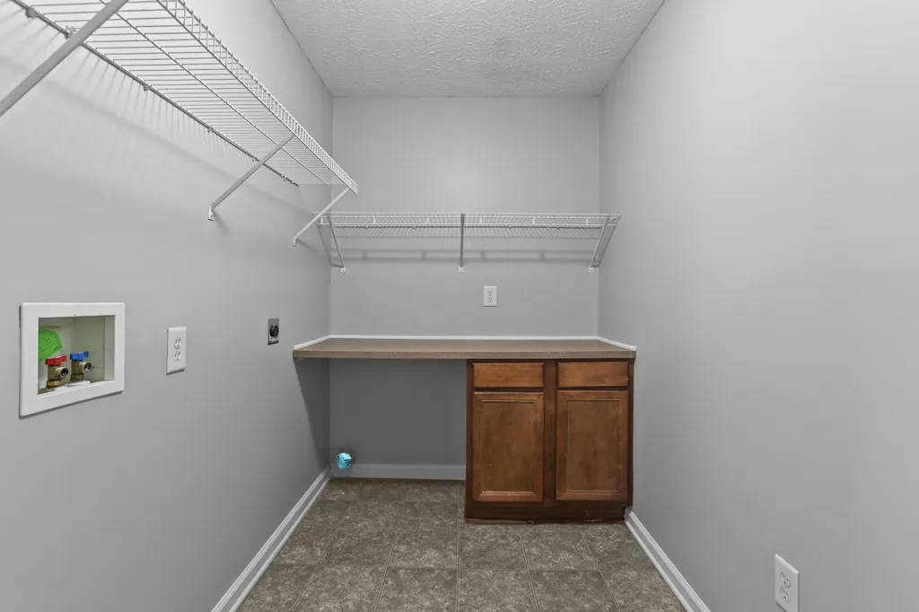 820 White Wood Flat Lexington KY 40511