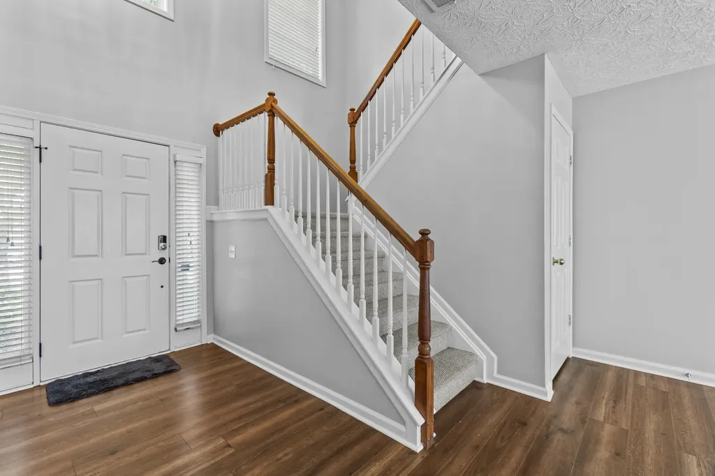 820 White Wood Flat Lexington KY 40511