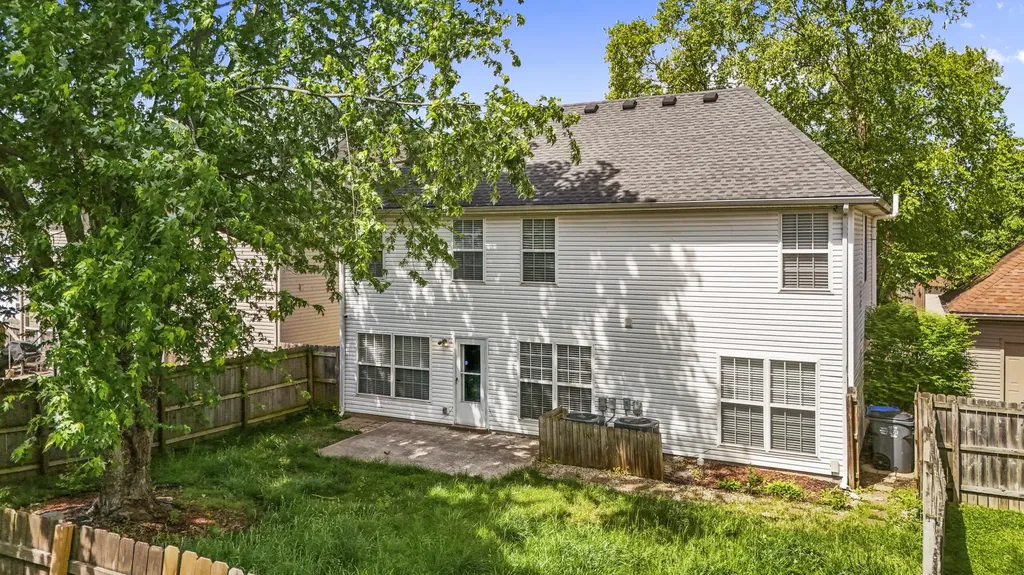820 White Wood Flat Lexington KY 40511
