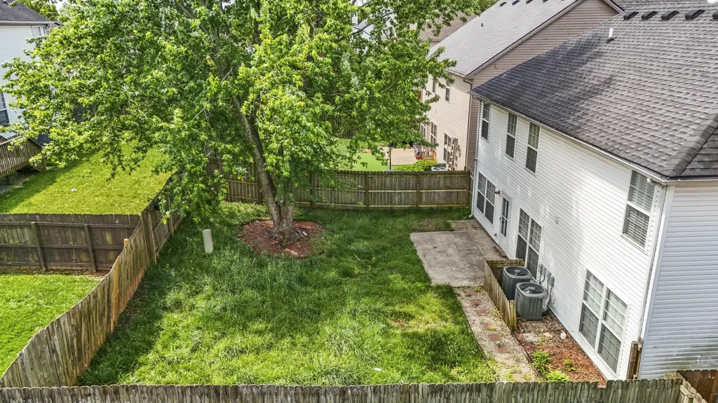 820 White Wood Flat Lexington KY 40511