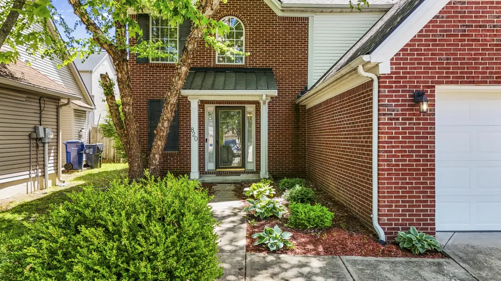 820 White Wood Flat Lexington KY 40511