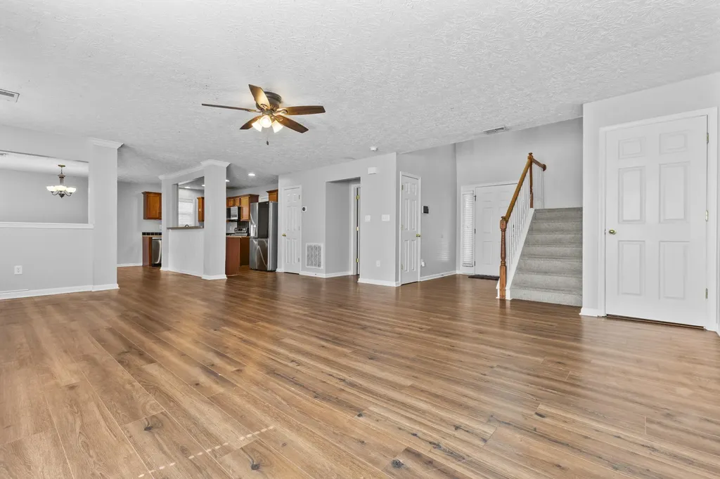 820 White Wood Flat Lexington KY 40511