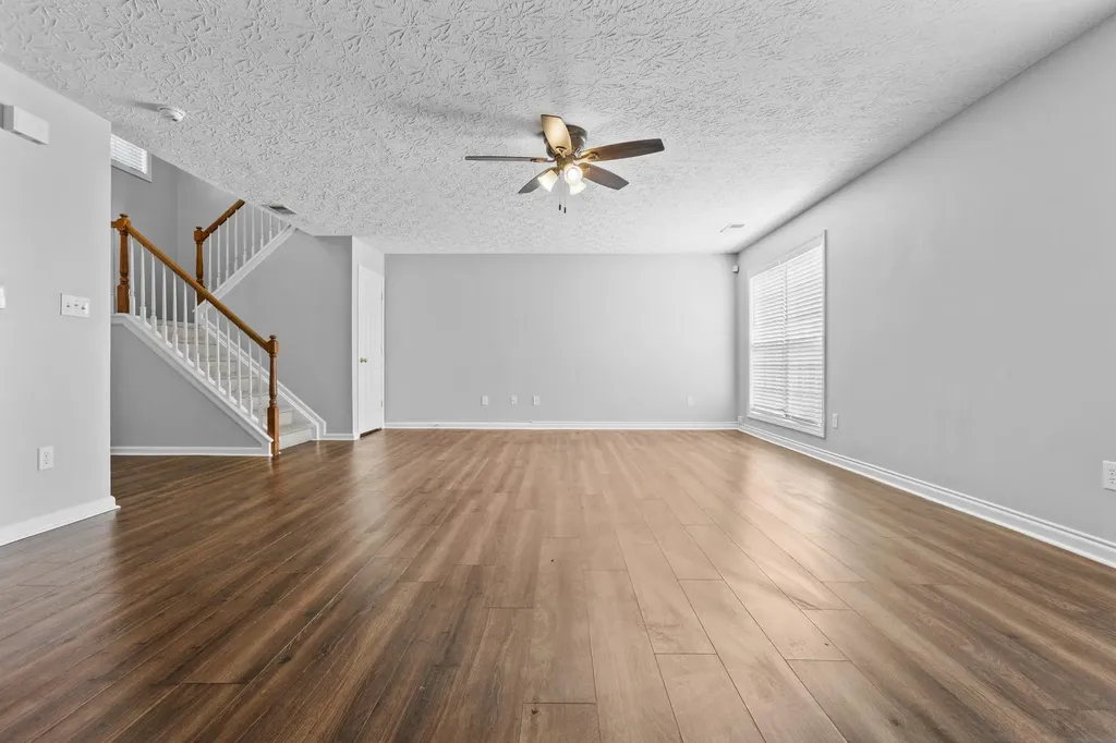 820 White Wood Flat Lexington KY 40511