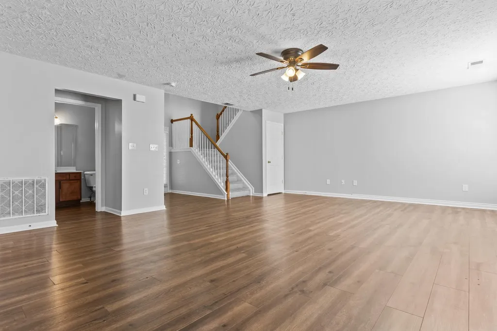 820 White Wood Flat Lexington KY 40511