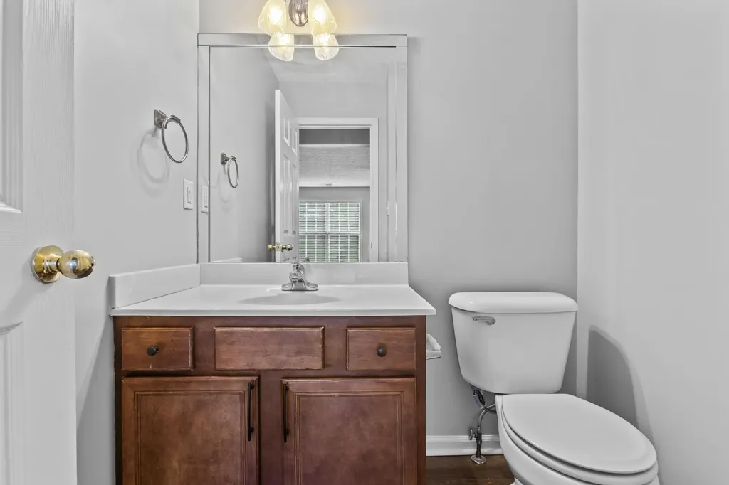 820 White Wood Flat Lexington KY 40511