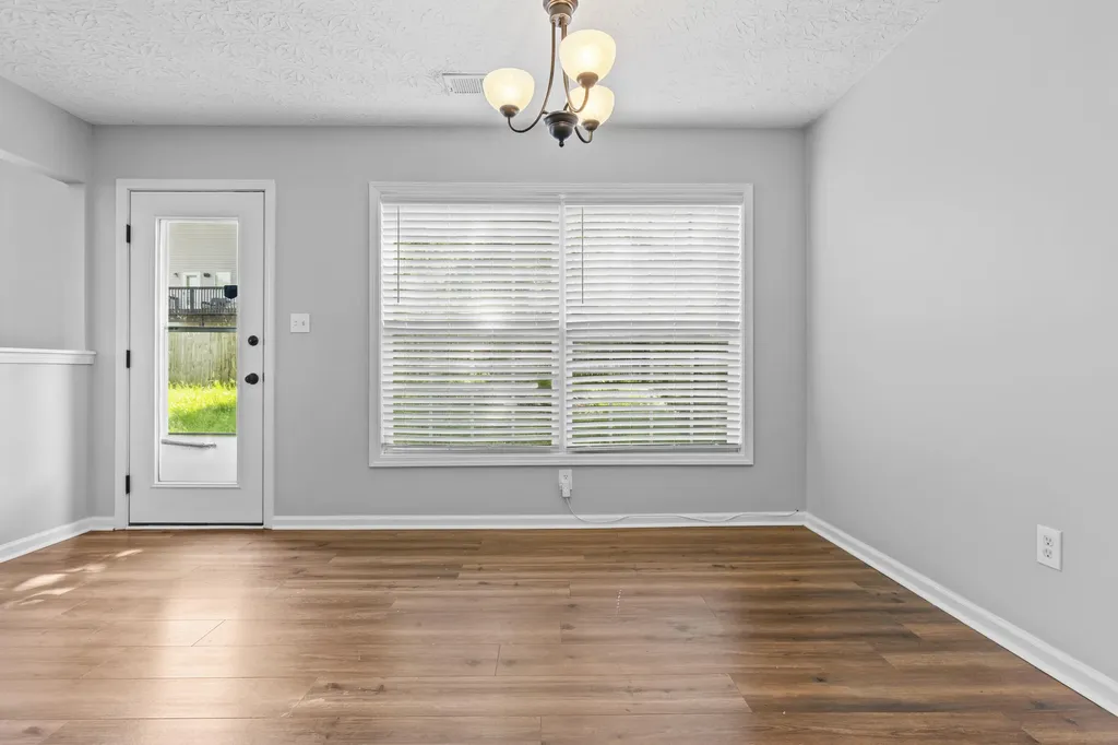820 White Wood Flat Lexington KY 40511