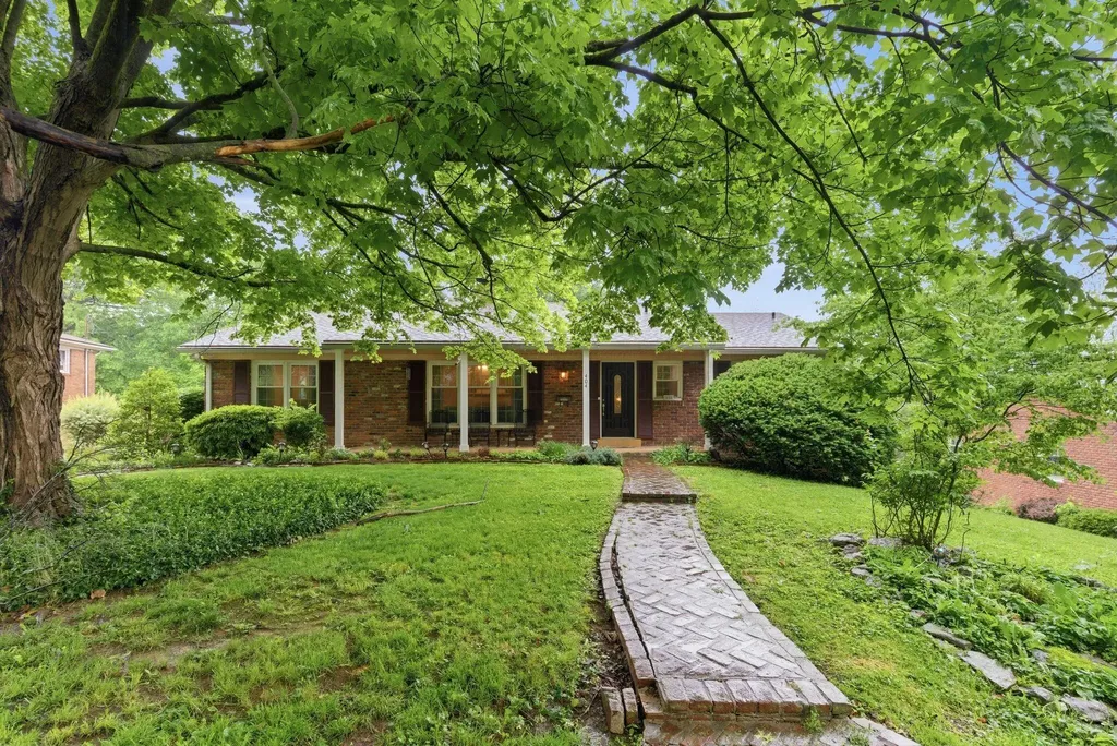 404 Chippewa Trail Frankfort KY 40601