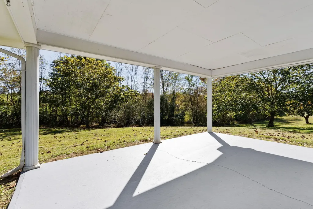 537 Bays Bend Road West Liberty KY 41472