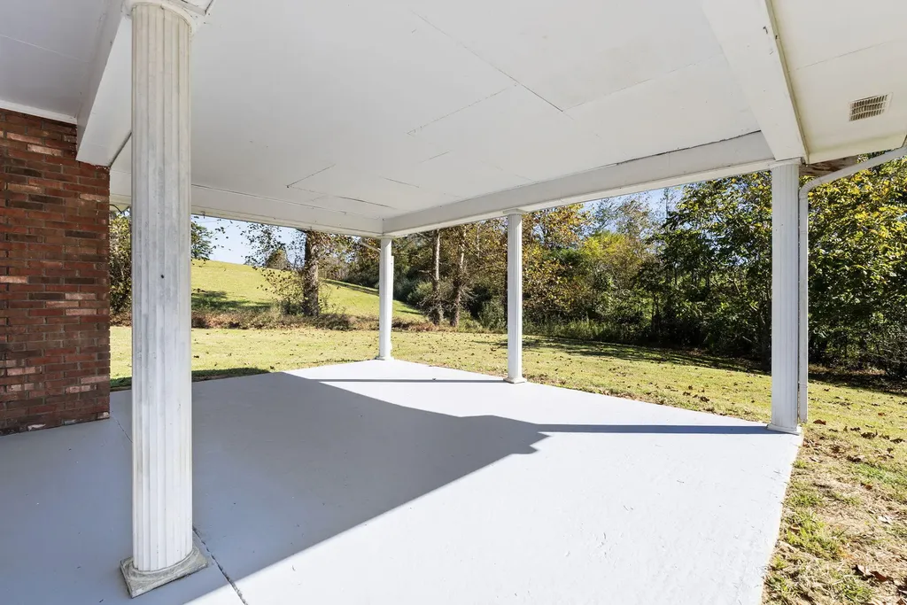 537 Bays Bend Road West Liberty KY 41472