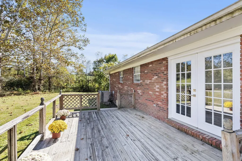 537 Bays Bend Road West Liberty KY 41472