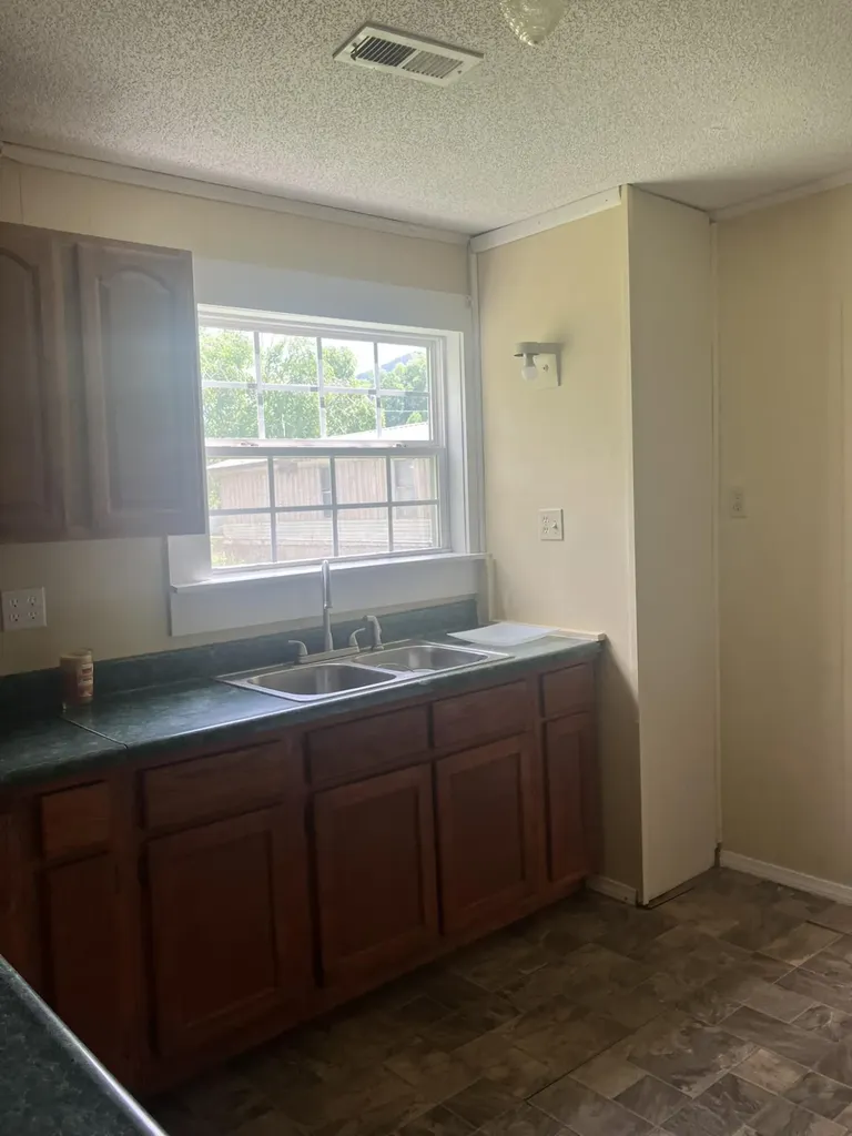 72 Tyree Lane Evarts KY 40828