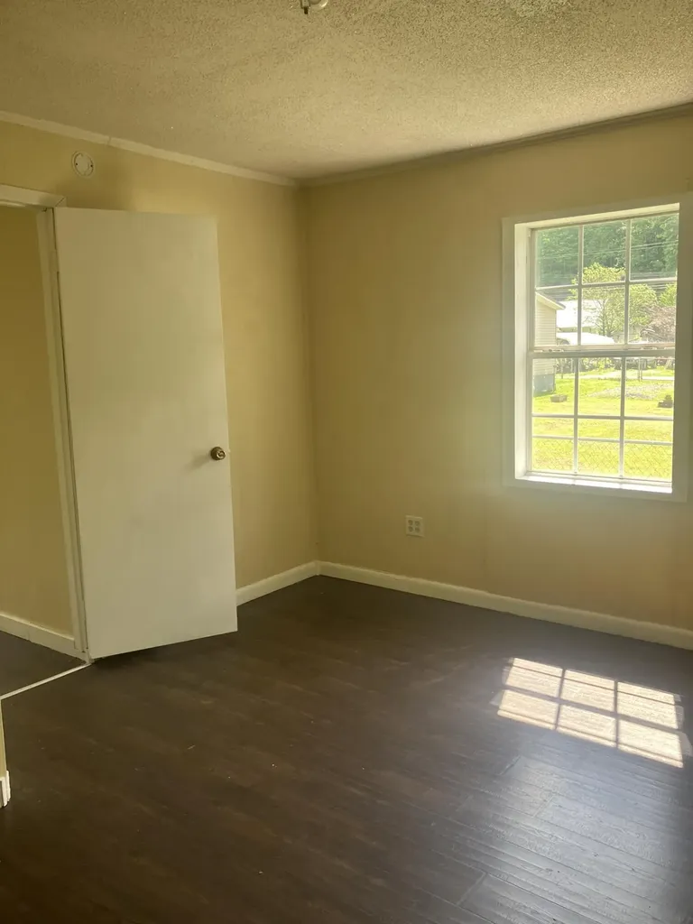 72 Tyree Lane Evarts KY 40828