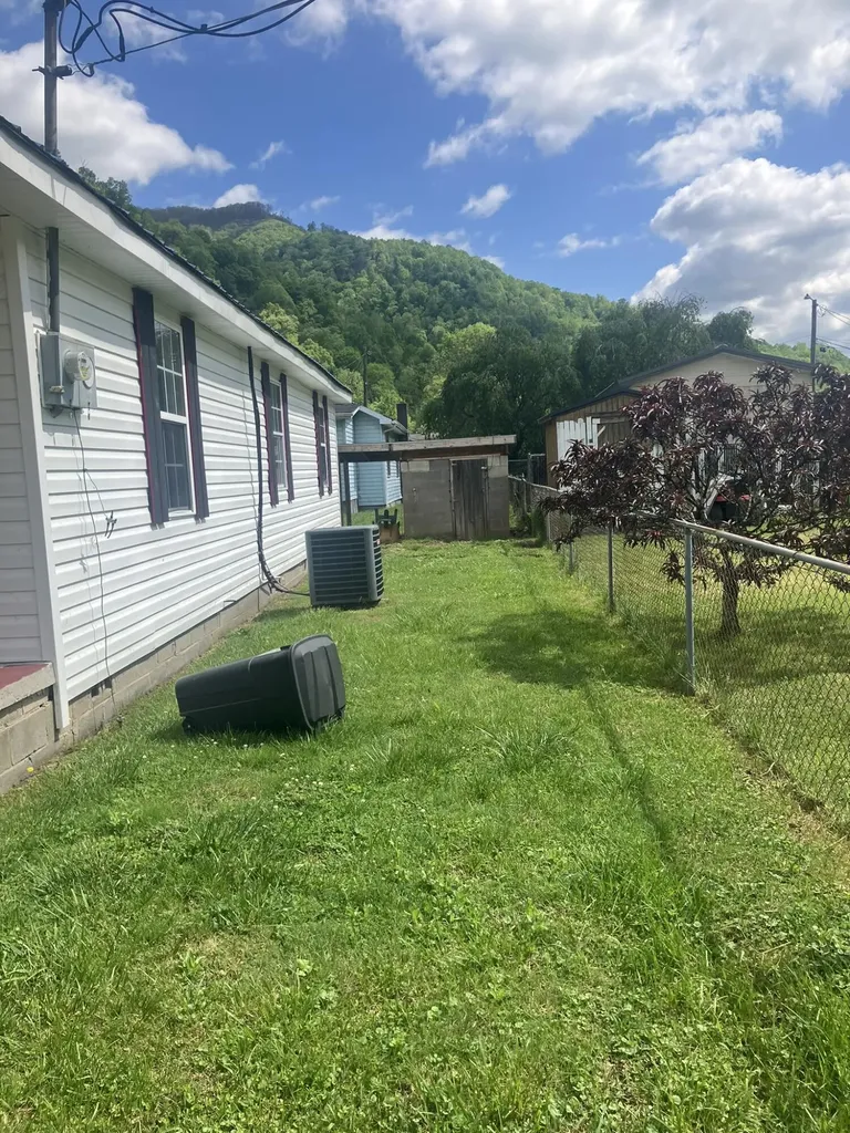 72 Tyree Lane Evarts KY 40828