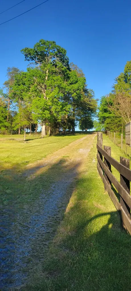 221 Phillips Lane Junction City KY 40440