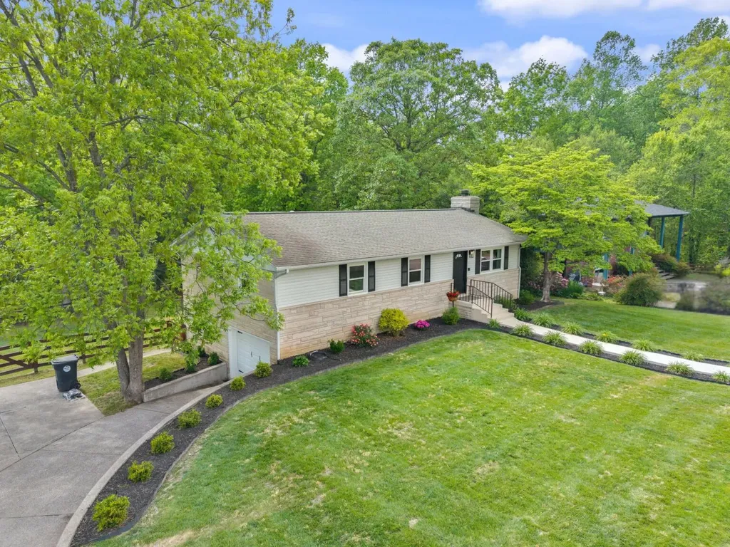 207 Debbie Lane Corbin KY 40701
