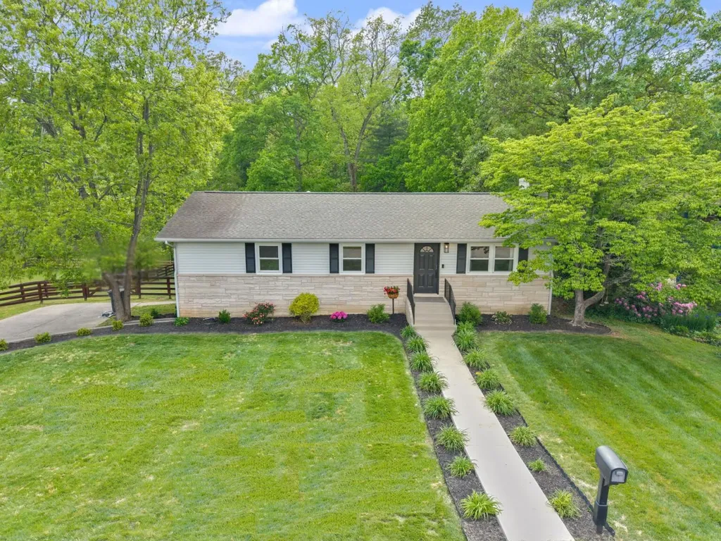 207 Debbie Lane Corbin KY 40701