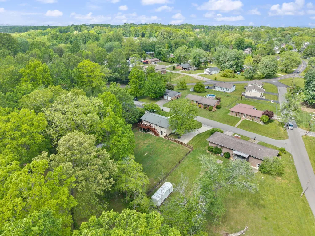 207 Debbie Lane Corbin KY 40701