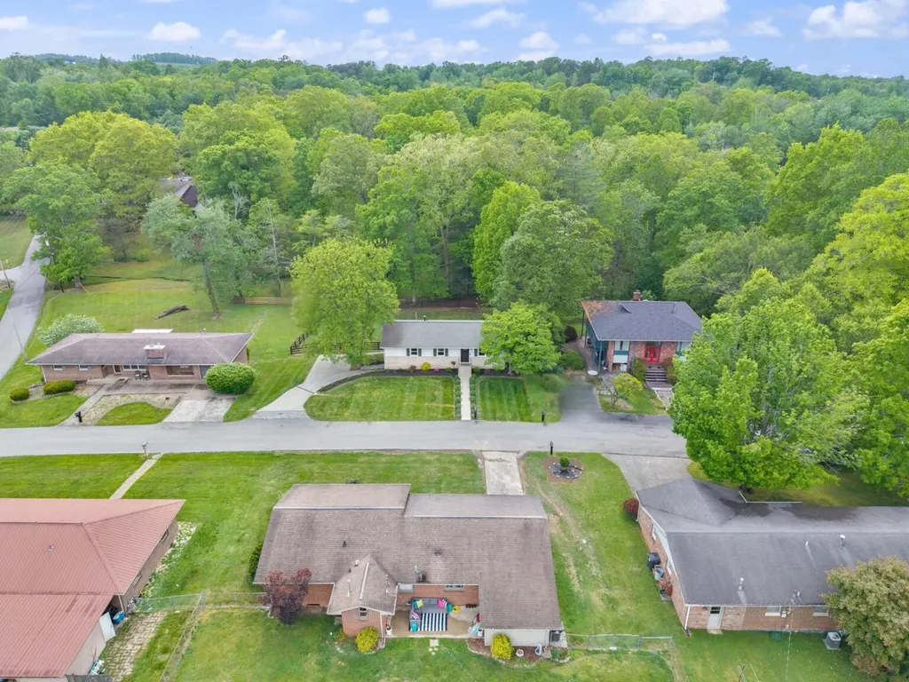 207 Debbie Lane Corbin KY 40701