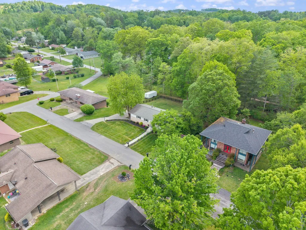 207 Debbie Lane Corbin KY 40701