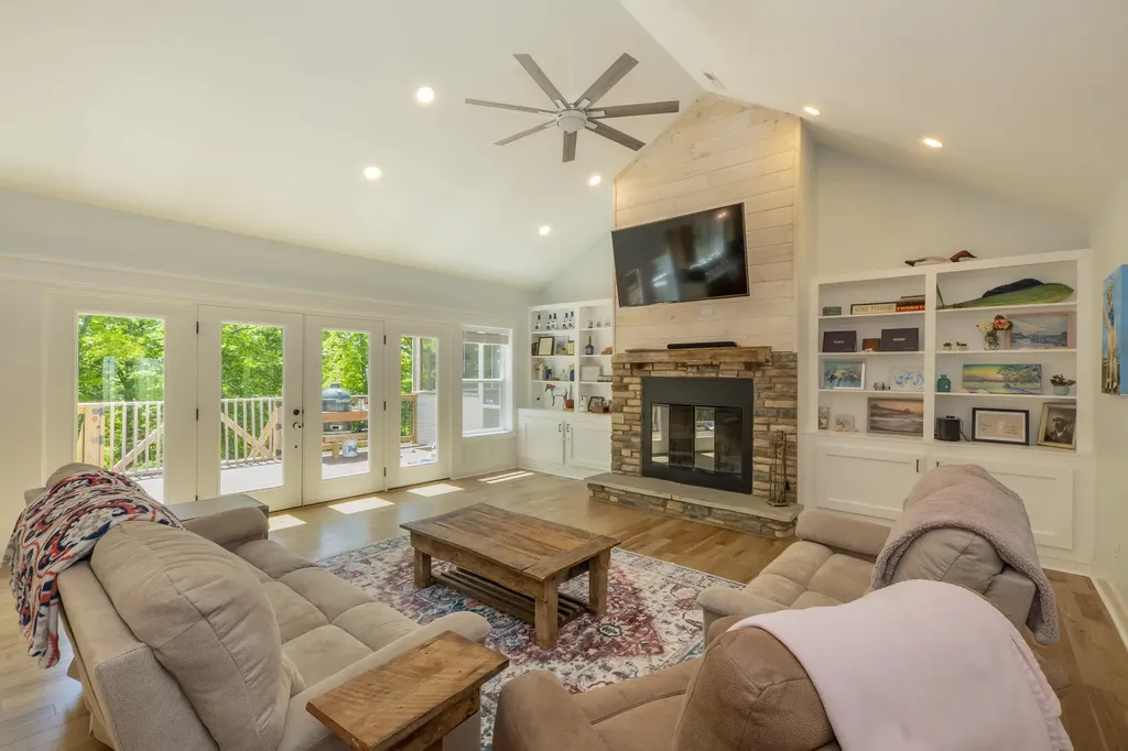 56 East Golden Island Nancy KY 42544