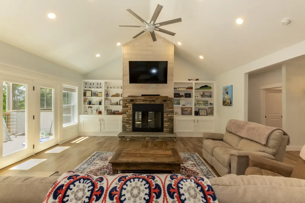 56 East Golden Island Nancy KY 42544