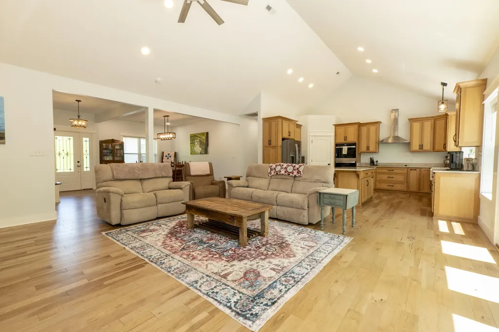 56 East Golden Island Nancy KY 42544