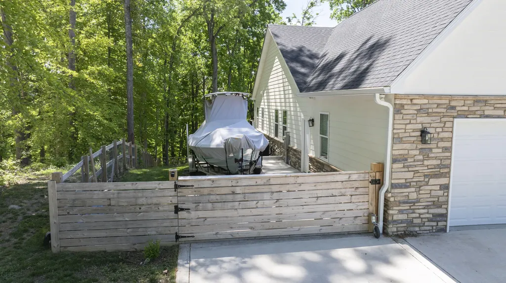 56 East Golden Island Nancy KY 42544