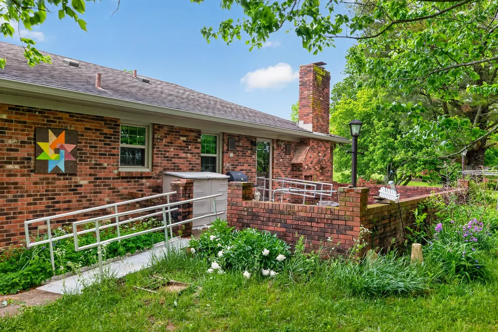 249 Eastland Acres Lancaster KY 40444
