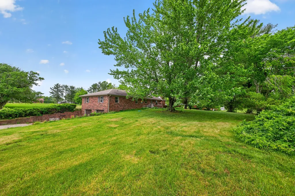 249 Eastland Acres Lancaster KY 40444