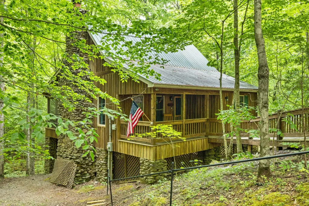 395 Stoneybrook Road Burnside KY 42519