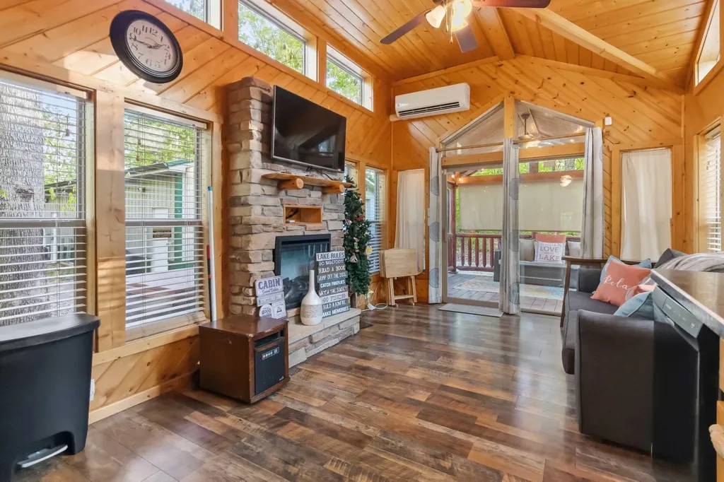 318 Pine Tree Circle Nancy KY 42544