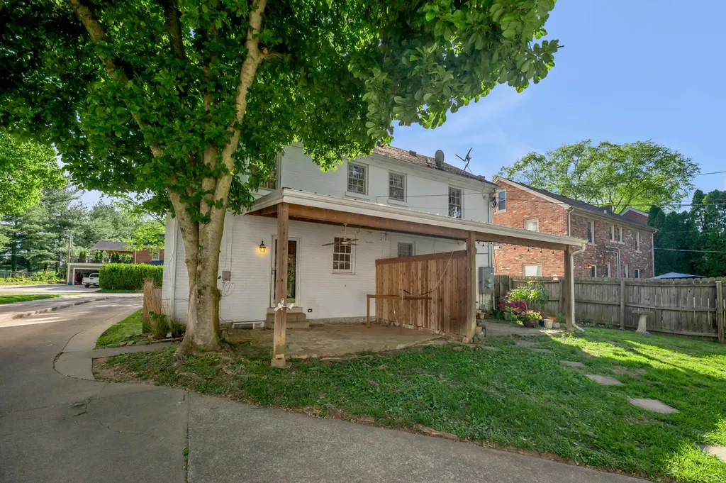 1903 Carolyn Drive Lexington KY 40502