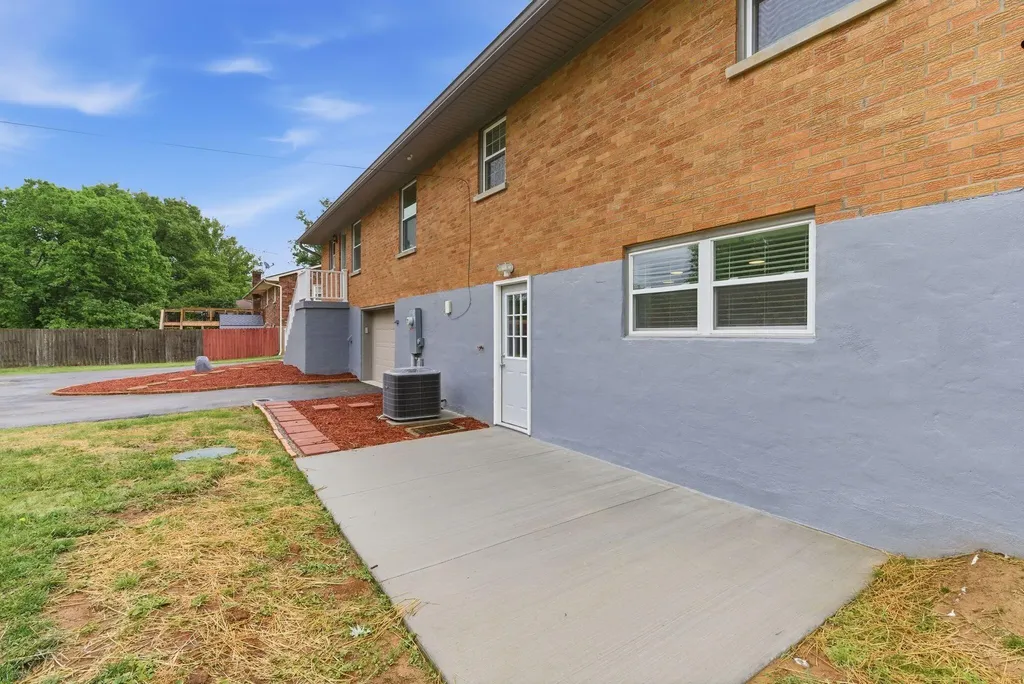 168 Peachtree Drive Versailles KY 40383