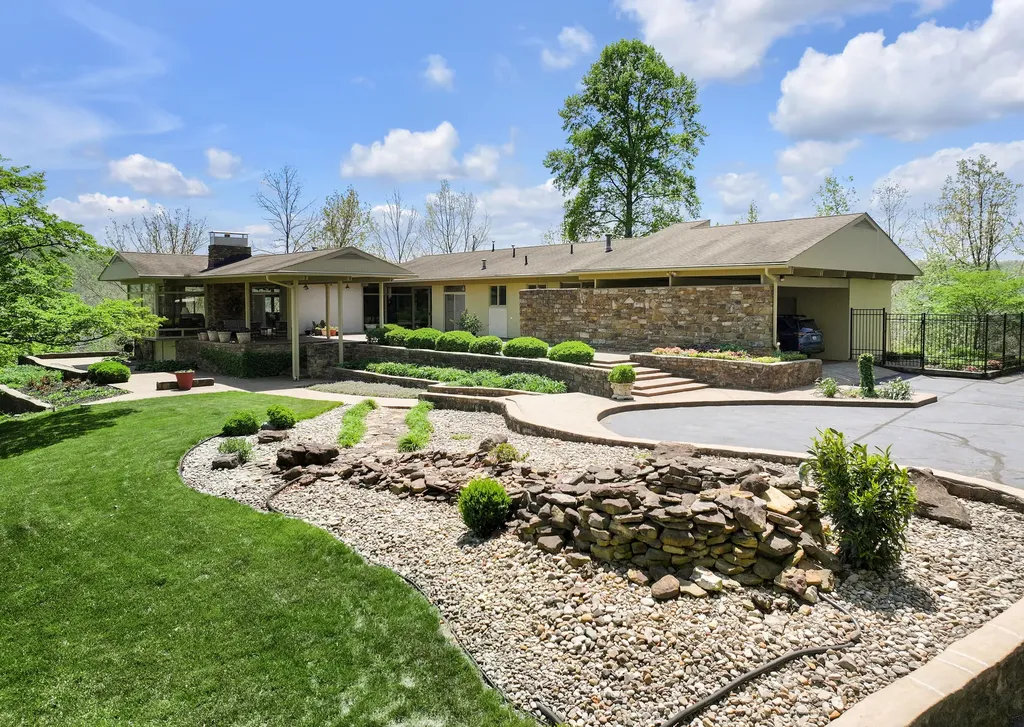 150 Pine Hill Drive Morehead KY 40351