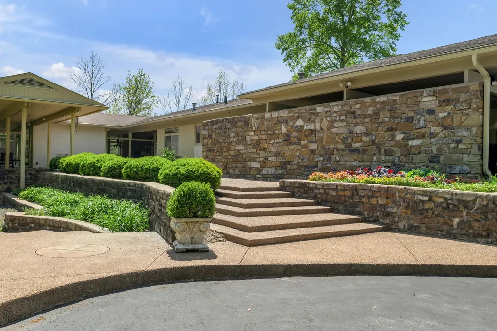 150 Pine Hill Drive Morehead KY 40351