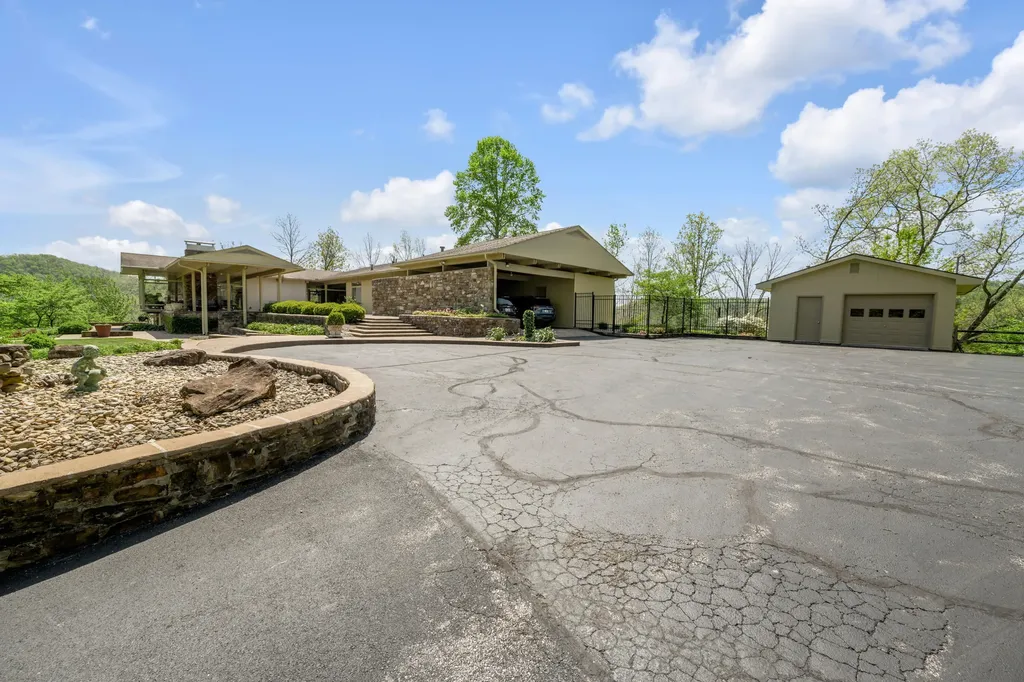 150 Pine Hill Drive Morehead KY 40351