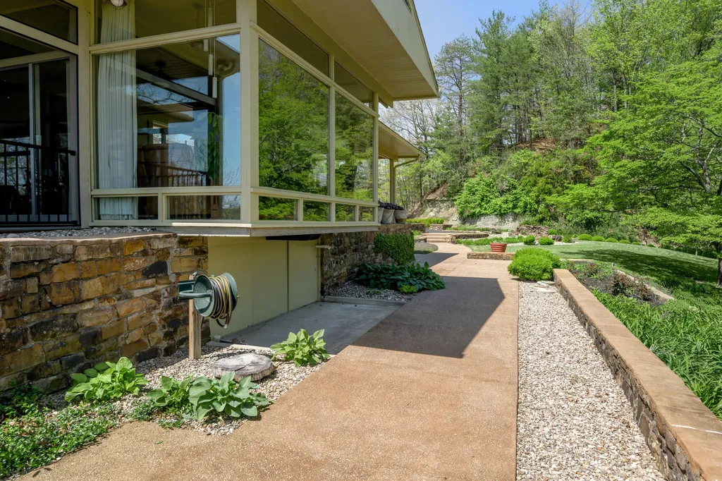 150 Pine Hill Drive Morehead KY 40351