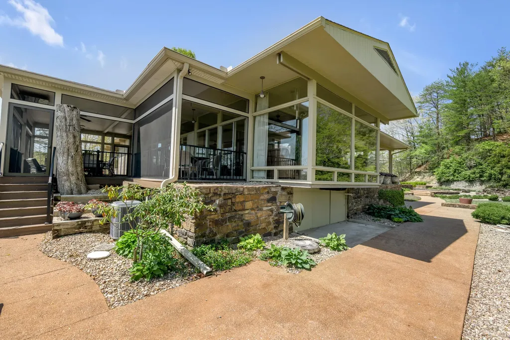 150 Pine Hill Drive Morehead KY 40351