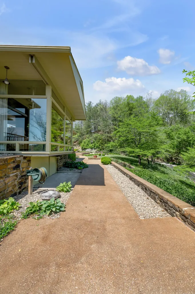 150 Pine Hill Drive Morehead KY 40351