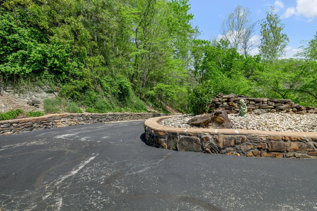 150 Pine Hill Drive Morehead KY 40351
