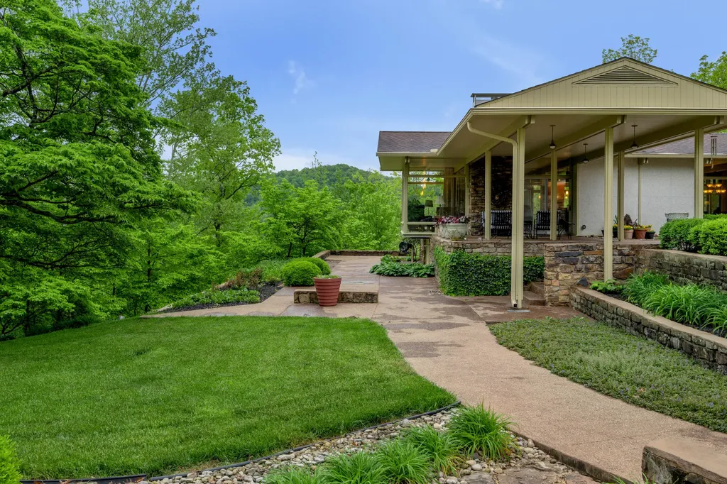 150 Pine Hill Drive Morehead KY 40351
