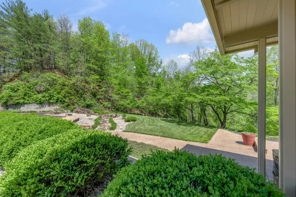 150 Pine Hill Drive Morehead KY 40351