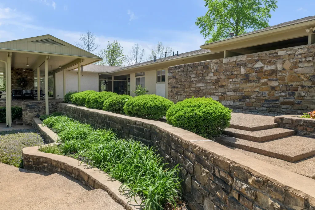 150 Pine Hill Drive Morehead KY 40351